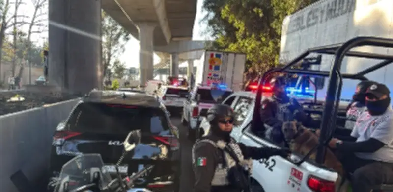 Vecinos bloquean ambos sentidos de la México-Cuernavaca exigiendo agua potable