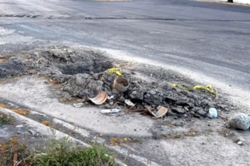 Vecinos de Cumbres San Angel exigen reparación urgente del asfalto dañado