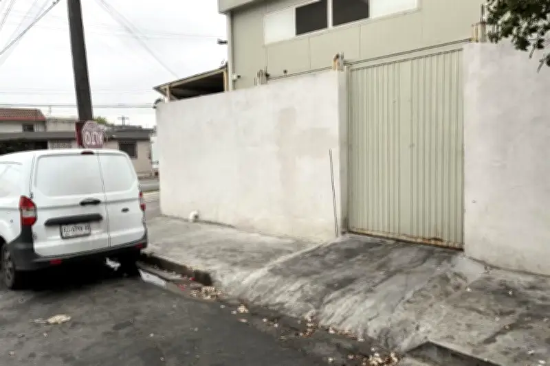 Vecinos de Monterrey Batallan Dos Años con Drenaje Tapado y Autoridades Inactivas