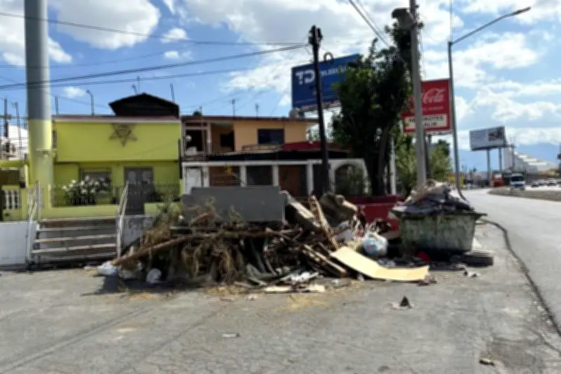 Vecinos de Monterrey padecen por tiradero de basura clandestino y exigen acción urgente