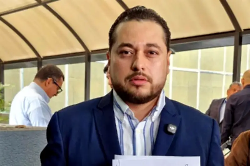 Vecinos demandan a CFE y al alcalde Nava por cableado eléctrico peligroso en colonias