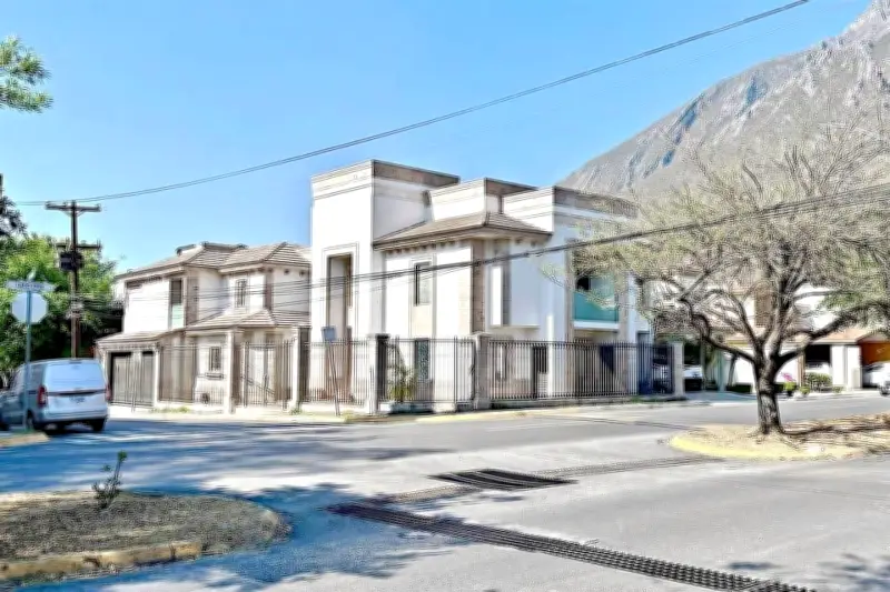 Vende Barron su casa en Monterrey por 35 millones de pesos tras escándalo