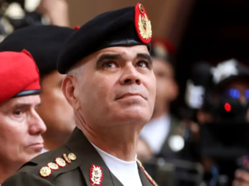 Venezuela destituye a su ministro de Defensa tras una década en el cargo