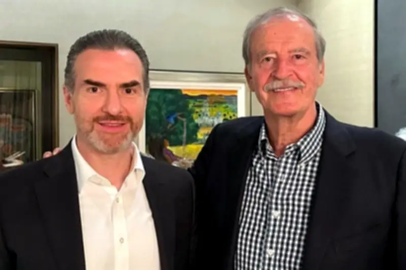 Vicente Fox se suma al respaldo público para Adrián de la Garza en Nuevo León
