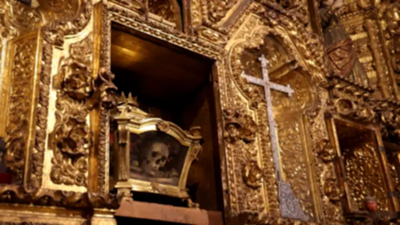 Video exhibe a presunto colaborador robando limosnas en Catedral de Tehuacán, Puebla