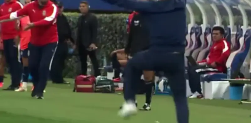 Villacampa celebra gol anulado en Clásico Femenil y revive rivalidad con técnico de Chivas