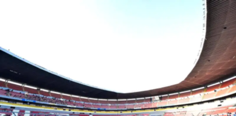 Violencia en el Clásico Tapatío: Aficionados del Atlas agreden camión de Chivas