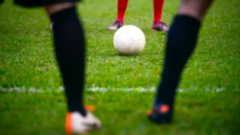 Violencia entre aficionados de Rayados y Chivas tras partido en Guadalupe