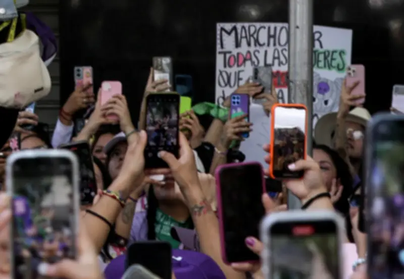 Violencia familiar y digital lideran denuncias de mujeres jóvenes en CDMX