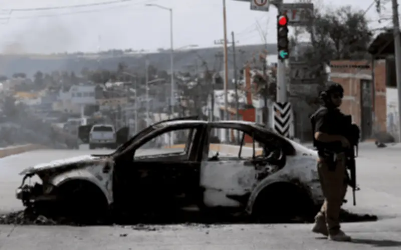 Violencia tras caída de 'El Mencho' deja 881 autos y negocios afectados en México