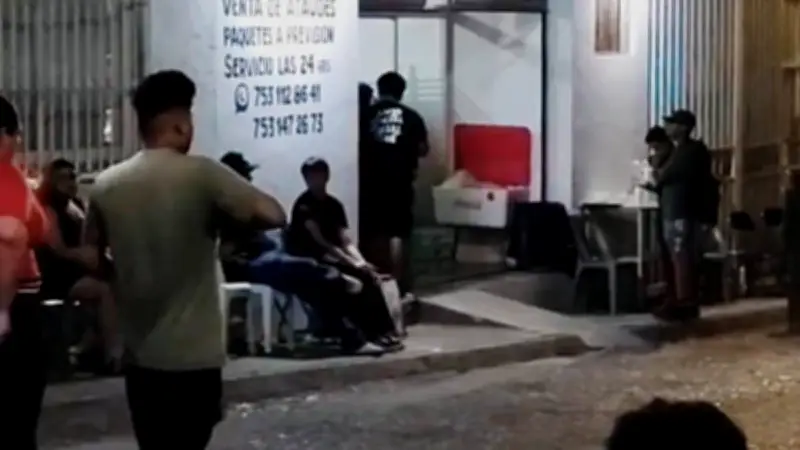 Viudo de maestra asesinada por estudiante en Michoacán exige justicia para su esposa