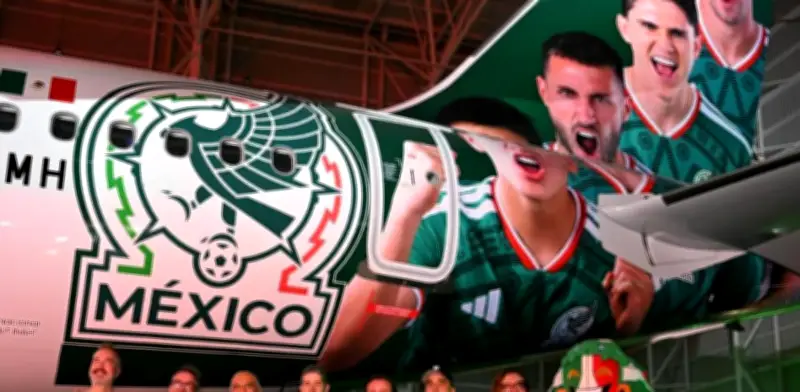 Viva Aerobus lanza avión mundialista y campaña 'Viva México' con Molotov y MC Davo