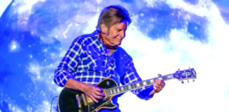 Vive Latino 2026 inicia con 80 mil asistentes en una noche de nostalgia y fiesta musical