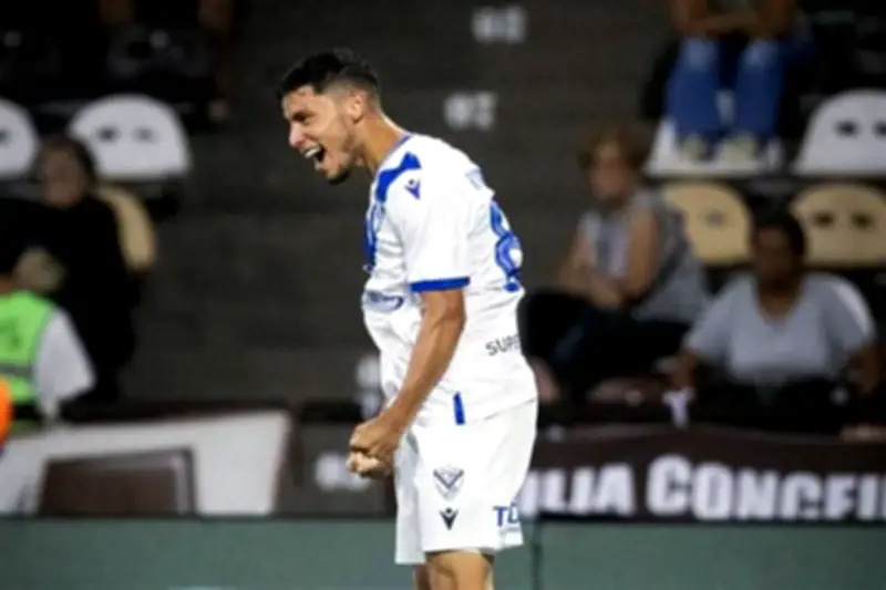Vélez Sarsfield vence y se escapa en la cima de la Superliga Argentina