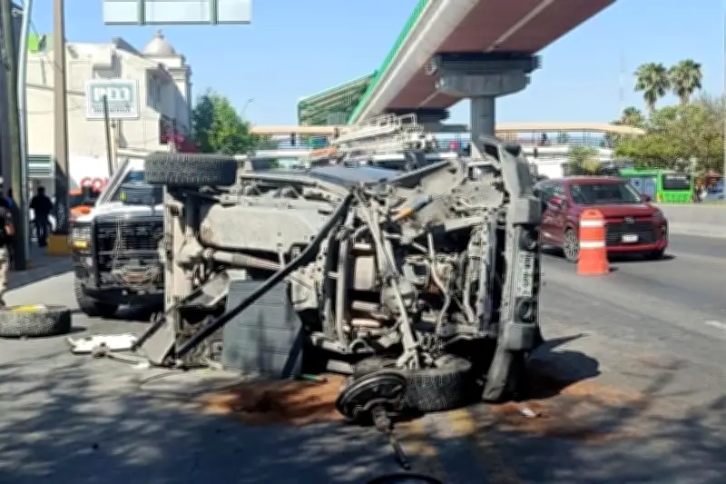 Volcadura en carretera deja cinco lesionados, dos de ellos en estado grave