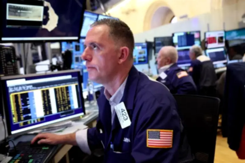 Wall Street cae tras dato de inflación al productor en Estados Unidos