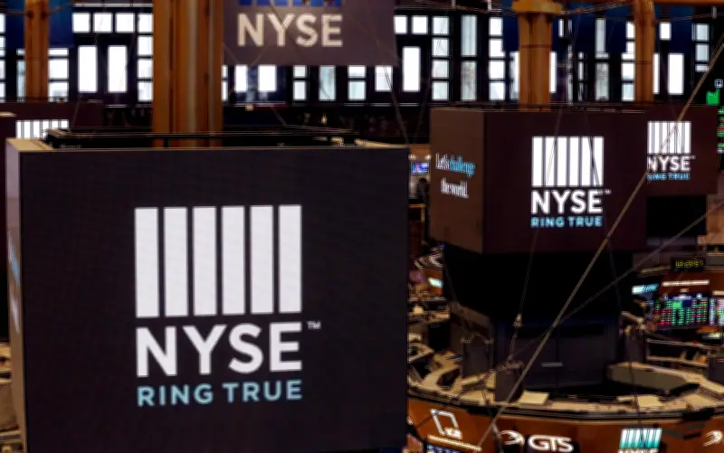 Wall Street cierra en rojo tras semana de pérdidas por guerra en Medio Oriente