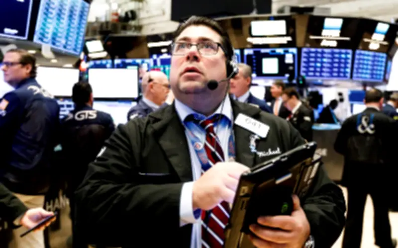 Wall Street con cierre mixto: Dow Jones sube mientras el petróleo supera los 100 dólares