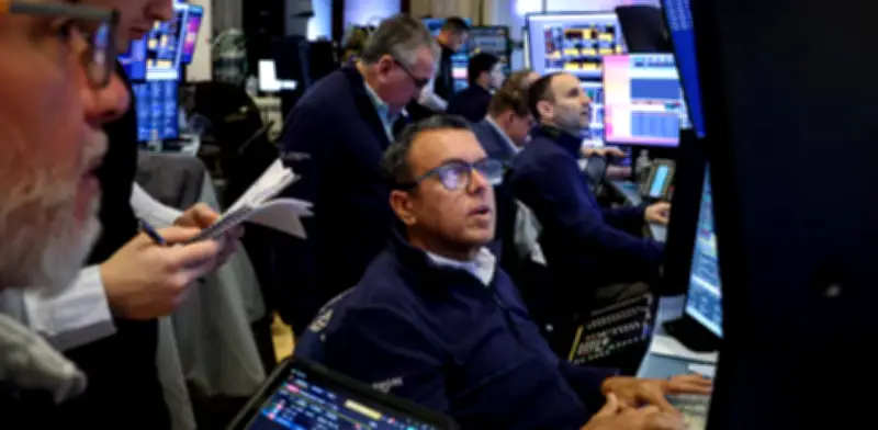 Wall Street se recupera y petróleo cae tras declaraciones de Trump sobre fin de guerra en Irán
