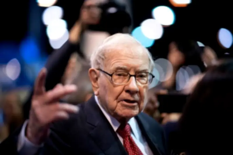 Warren Buffett Admite Venta Prematura de Acciones de Apple en Berkshire Hathaway