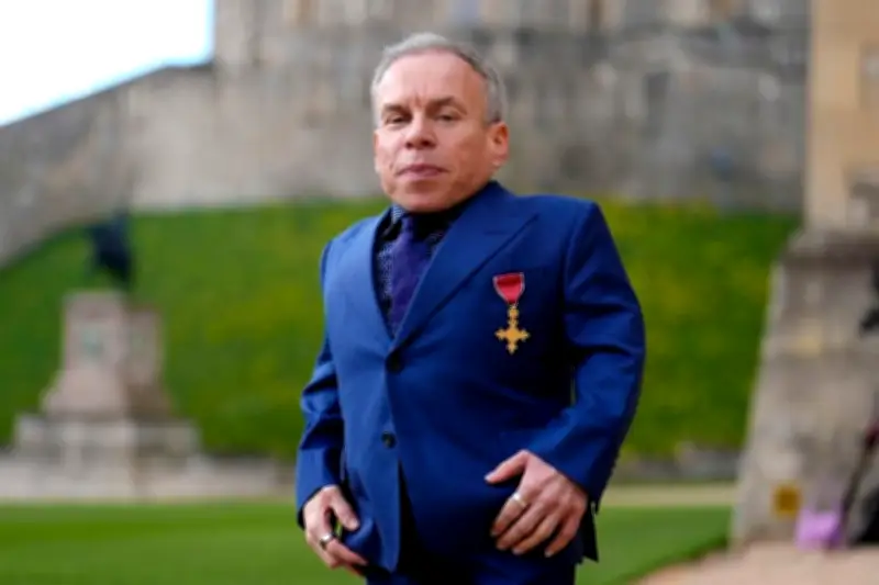 Warwick Davis, Actor de 'Harry Potter', Recibe la Orden del Imperio Británico
