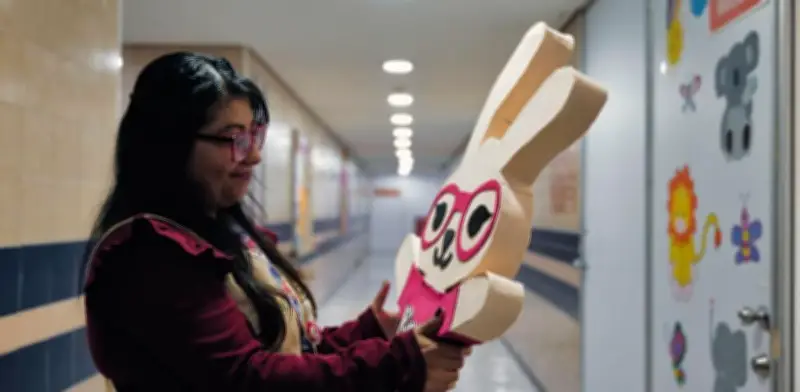 Xóchitl regresa al IMSS para acompañar a niños con cáncer tras perder a su hija