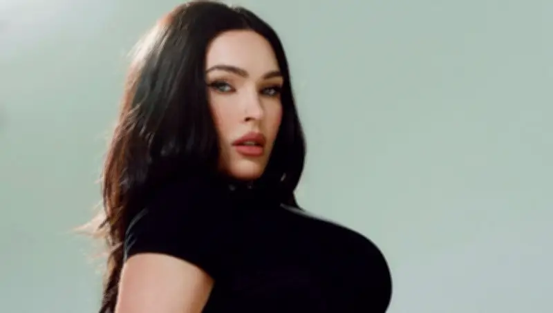 Yanet García reacciona al look total black de Megan Fox en Instagram con mensaje fogoso