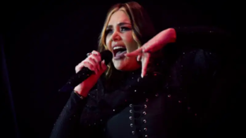 Yuridia revela quemadura facial por tratamiento médico y pide ayuda en redes