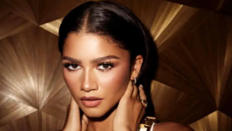 Zendaya luce anillo en París y aviva rumores de boda secreta con Tom Holland