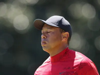 Tiger Woods enfrenta juicio por accidente con hidrocodona y uso del teléfono