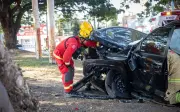 Accidente en Guadalajara: Pickup impacta árbol y deja un lesionado en Chapalita