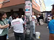 Activistas pegan fichas de búsqueda en Guadalajara contra nueva política de desaparecidos