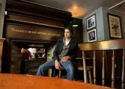 Actor José Ángel Bichir sufre grave caída desde tercer piso en la Narvarte