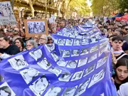 Argentina conmemora con masiva marcha el 50 aniversario del golpe militar