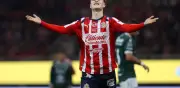 Armando 'La Hormiga' González iguala récord histórico de Chivas con racha goleadora en casa