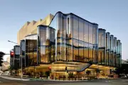 Arquitectos Mexicanos Diseñan Teatro de Vidrio para Queensland, Australia