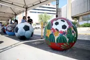Balones de la Selección Mexicana ya lucen en el Palacio de Gobierno de Nuevo León