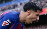Barcelona golea 5-2 al Sevilla con hat-trick de Raphinha y mantiene ventaja sobre el Real Madrid