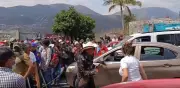 Bloqueo en Autopista del Sol: Pobladores de la Sierra de Guerrero Exigen Médicos y Obras