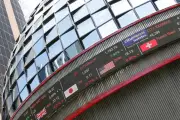 Bolsa Mexicana cede terreno tras ajuste de política monetaria del Banco de México