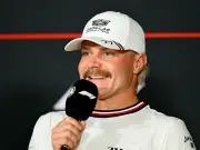 Bottas bromea sobre Aston Martin en conferencia previa al GP de Australia 2026