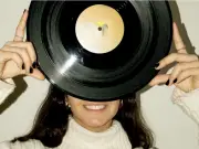 Canciones con nombre de mujer: Historias detrás de 'Clara', 'Yolanda' y otros éxitos musicales