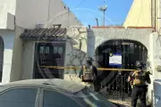 Catean vivienda y aseguran dos granadas, pistola y drogas en operativo policial