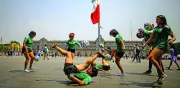 Clase Masiva de Fútbol en el Zócalo Busca Récord Guinness con 10 Mil Participantes