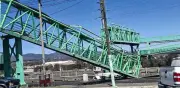 Colapso de puente peatonal en Hidalgo tras impacto de grúa en carretera México-Tuxpan
