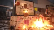 Colectivas feministas vandalizan Fiscalía de Puebla durante masiva marcha del 8M