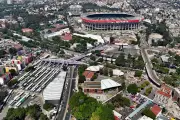 Colonos exigen acceso libre al Estadio Azteca tras instalación de cercos