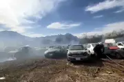 Consume incendio en corralón a 90 vehículos en Nuevo León