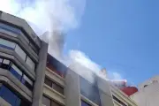 Controlan incendio en edificio de Lomas de Chapultepec tras intensa labor de bomberos