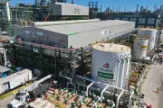 Controlan incendio en perímetro de la Refinería Olmeca de Pemex en Dos Bocas